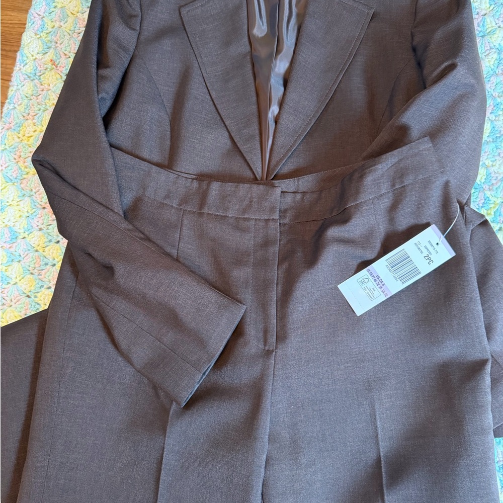 Le Suit Elegant Brown Women's Suit